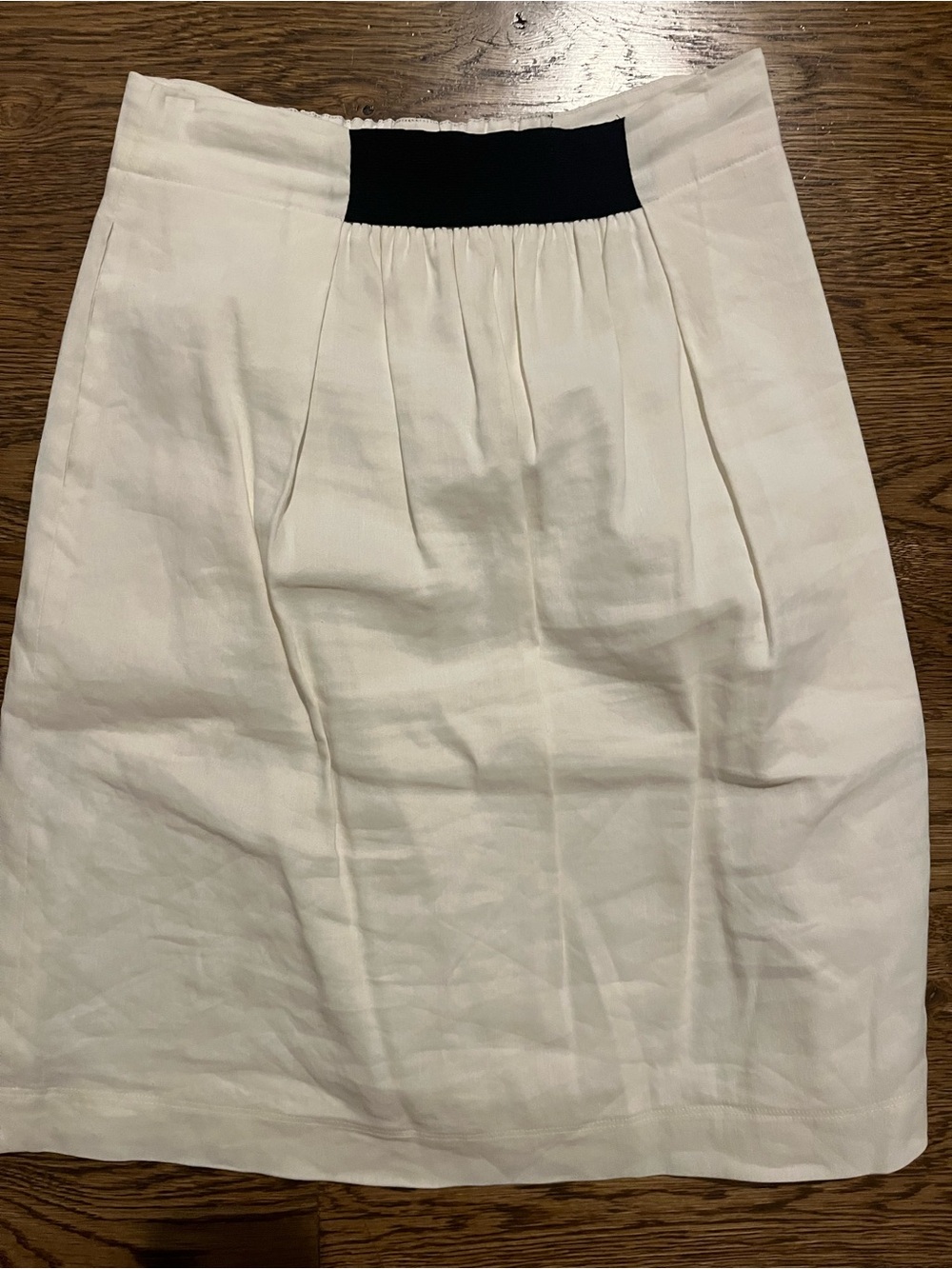 Lafayette 148 White Skirt with Black Waistband - Classic Women's Skirt